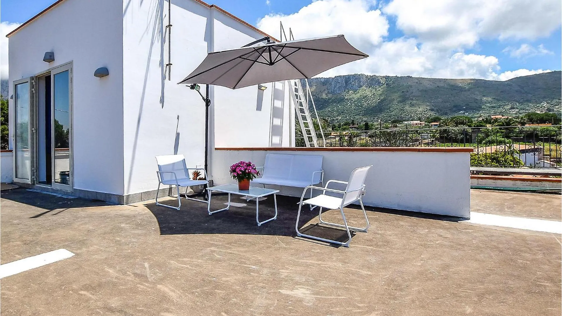 Gorgeous Home In Terrasini 0*,